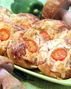 Слойки с белыми грибами и овощами