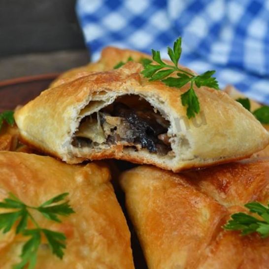 Рецепт слоек с грибами из слоеного теста