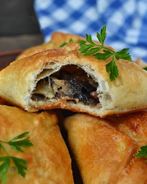 Слойки с грибами из слоеного теста