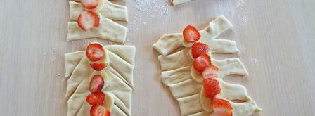 слойки с клубникой и бананом. Шаг 9