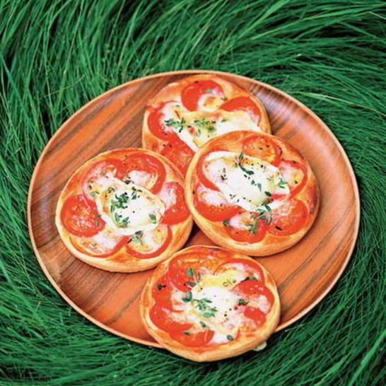 Рецепт слоек с козьим сыром и помидорами