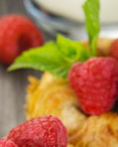 Слойки с малиновым вареньем