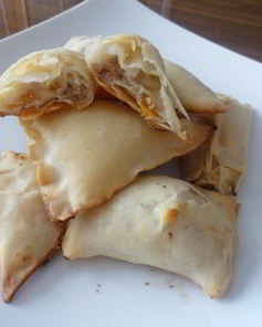 Слойки с творогом, курагой и орехами