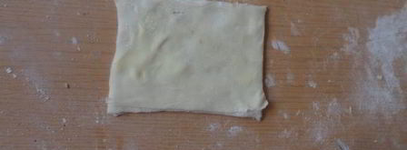 слойки с творогом, курагой и орехами. Шаг 11