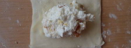 слойки с творогом, курагой и орехами. Шаг 12