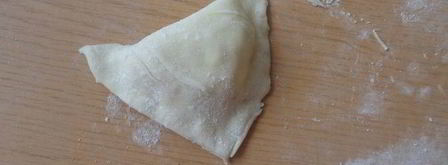 слойки с творогом, курагой и орехами. Шаг 13