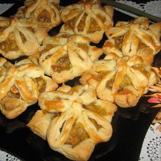 Слойки с тыквой и грецким орехом