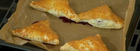 слойки с вишней и белым шоколадом. Шаг 10