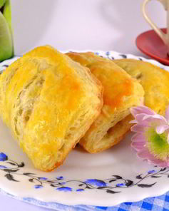 Слойки с яблочным вареньем