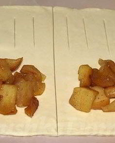 Слойки с яблоками и корицей