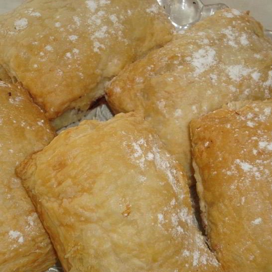 Рецепт слоек с яблоками из слоеного теста