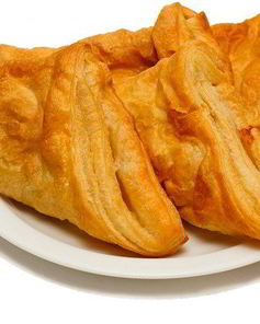 Слойки с яйцом и луком