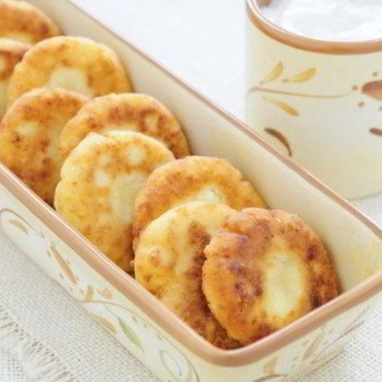 Рецепт диетических сырников с йогуртово-лимонным соусом