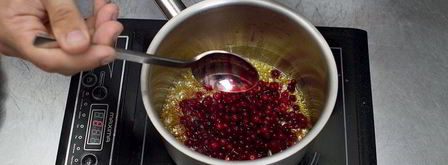 сырники с бруснично-розмариновым вареньем. Шаг 3