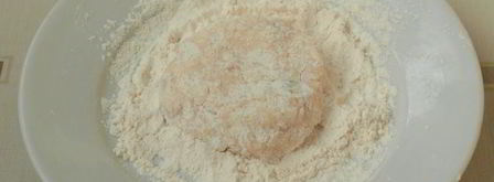 сырники с черной смородиной. Шаг 3