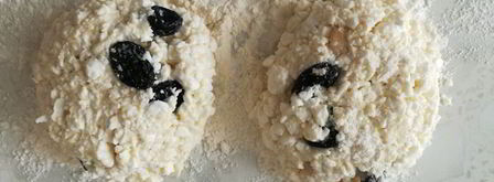 сырники с изюмом и кедровыми орехами. Шаг 4