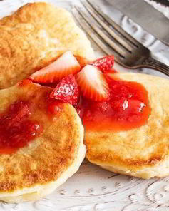 Сырники с клубничным соусом