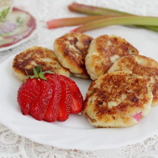 Рецепт сырников с ревенем