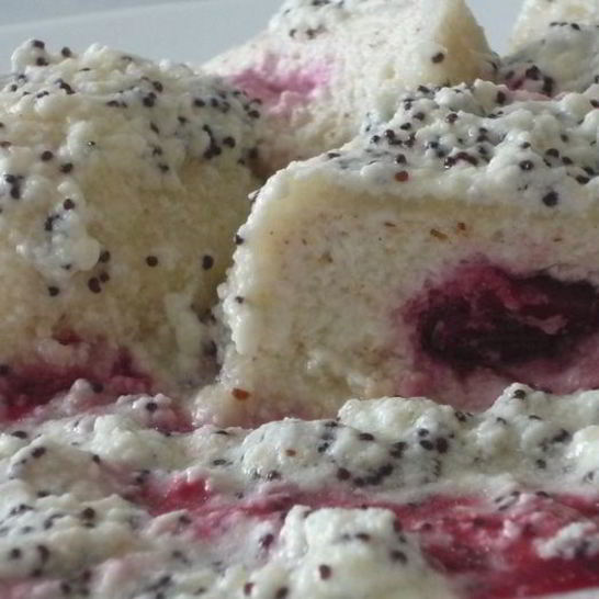 Рецепт творожников в сметанно-маковом соусе