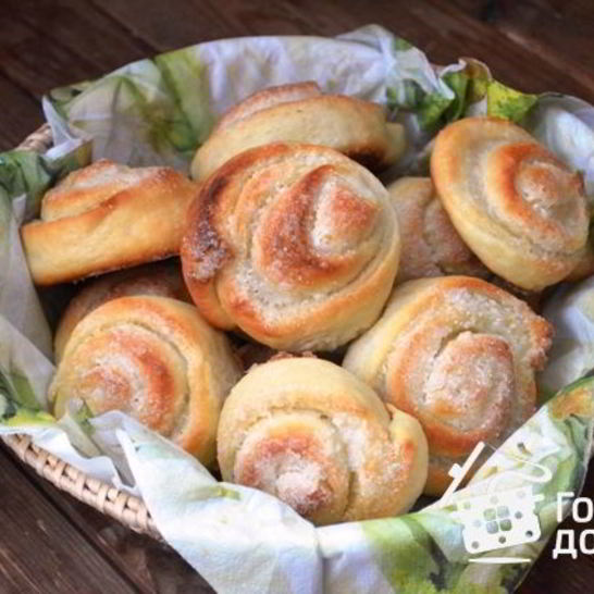 Рецепт дрожжевого теста на кефире для булочек, пирожков