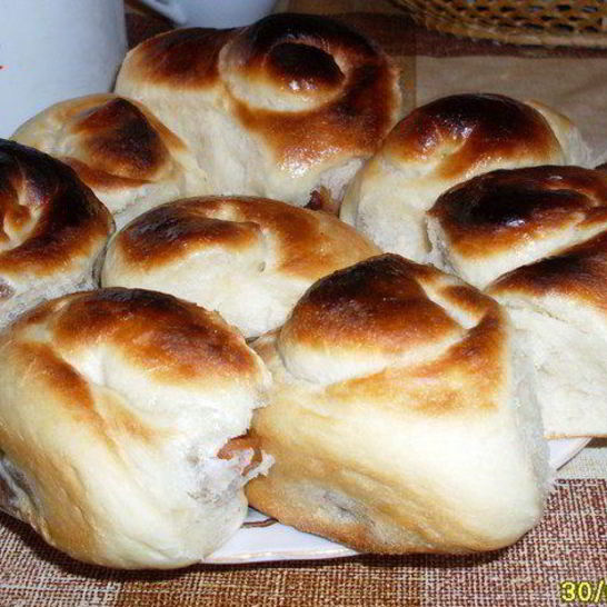 Рецепт сдобного дрожжевого теста и булочки