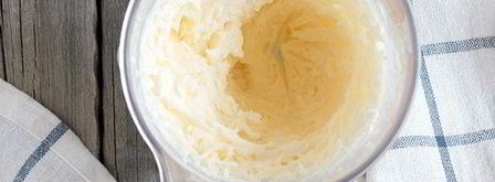 блинный торт с ванильно-сливочным кремом и ягодным соусом. Шаг 5