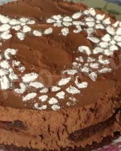 Шоколадный торт с грушами