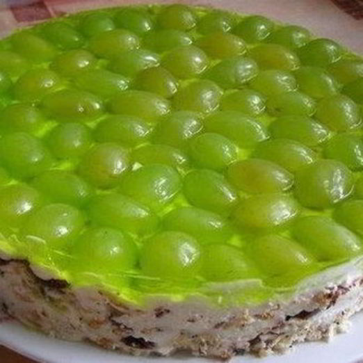 Яркий торт Виноградинка без выпечки