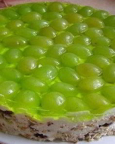 Яркий торт Виноградинка без выпечки