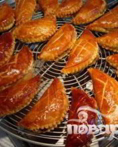 Яблочные конвертики с миндалем и изюмом