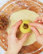 Яблоки в тесте