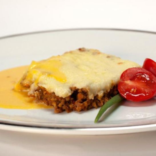 Рецепт мясной запеканки с яичным соусом