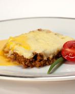 Мясная запеканка с яичным соусом