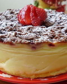 Творожная запеканка с тертым тестом и ягодами