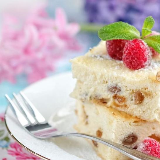 Рецепт воздушной творожной запеканки с изюмом