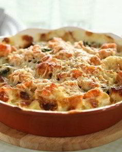 Запеканка из брокколи, семги и цветной капусты