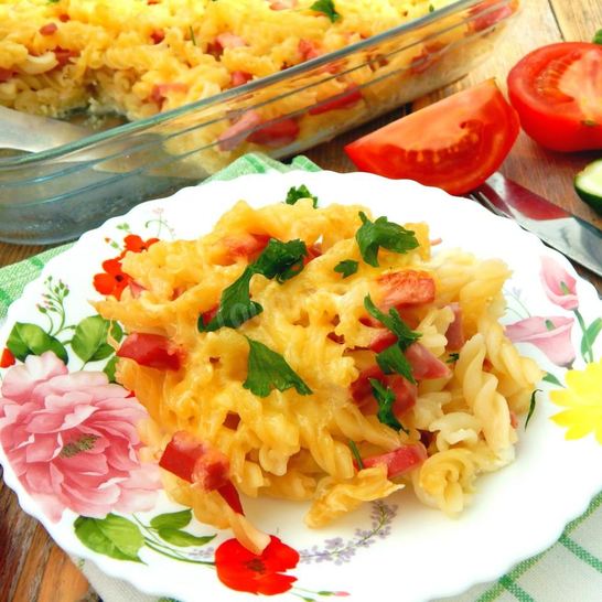 Рецепт запеканки из макарон с колбасой и сыром