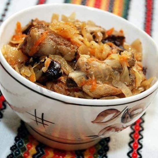 Рецепт бигуса с черносливом и квашеной капустой