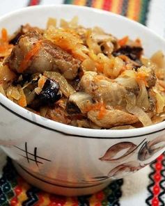 Бигус с черносливом и квашеной капустой