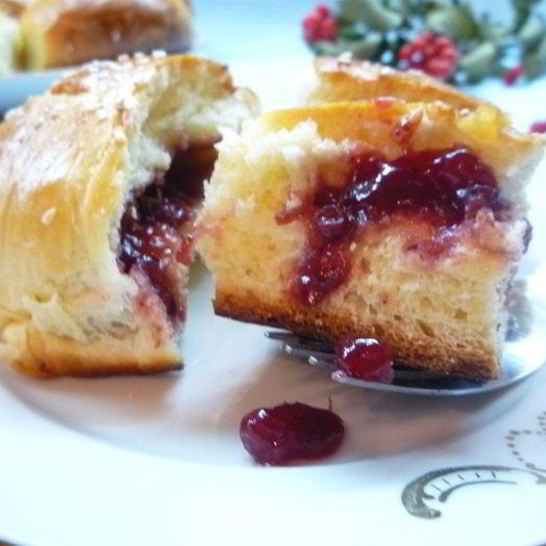 Рецепт булочек с брусничным джемом данубио