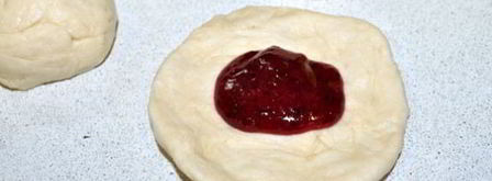 булочки с джемом и штрейзелем. Шаг 4