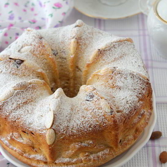 Рецепт гугельхопфа с джемом, миндалем и клюквой