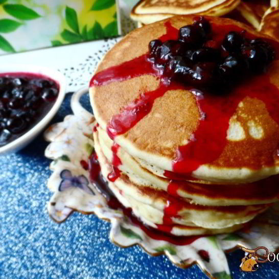 Рецепт оладушек с лимонной цедрой, коньяком и черносмородиновым джемом