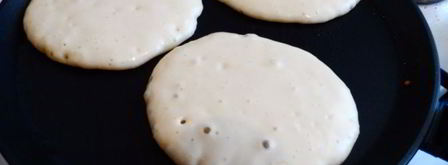 оладушки с лимонной цедрой, коньяком и черносмородиновым джемом. Шаг 3