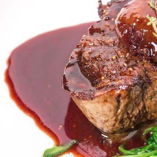 Рецепт сочной говядины с джемом из красной смородины