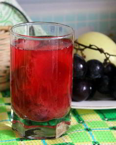 Фруктово-ягодный компот с корицей и кардамоном