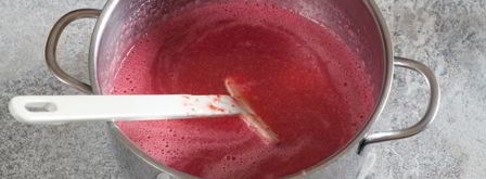 клубничное компоте для торта. Шаг 14