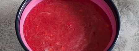 клубничное компоте для торта. Шаг 17