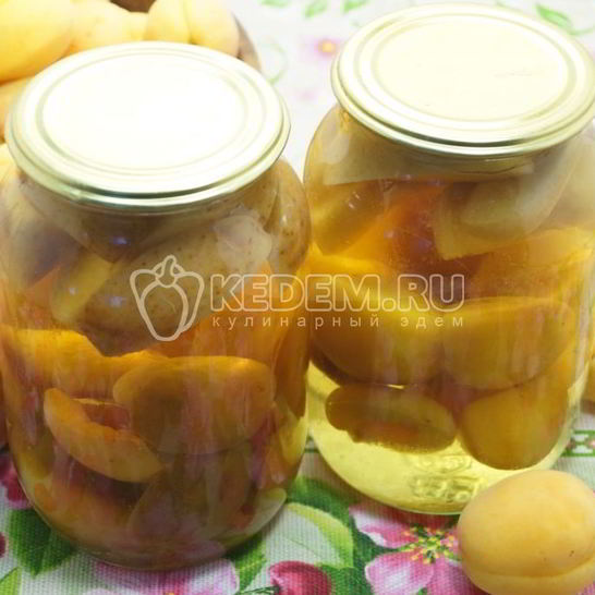Рецепт компота из абрикосов с яблоками на зиму