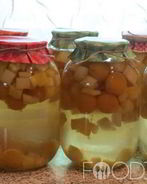 Компот из алычи с кабачками